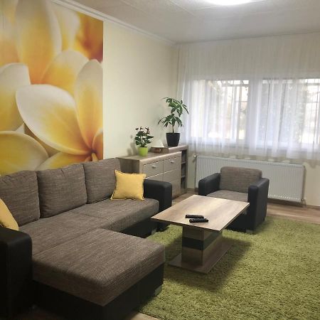 Galeria Deluxe Apartman Mezőkövesd Exterior foto