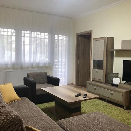 Galeria Deluxe Apartman Mezőkövesd Exterior foto