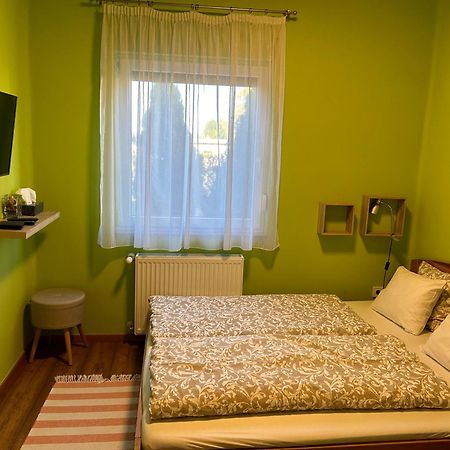 Galeria Deluxe Apartman Mezőkövesd Exterior foto