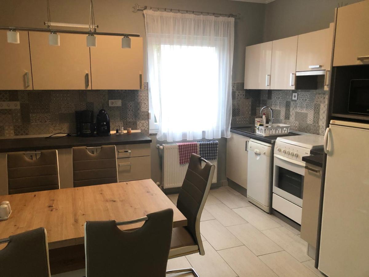 Galeria Deluxe Apartman Mezőkövesd Exterior foto