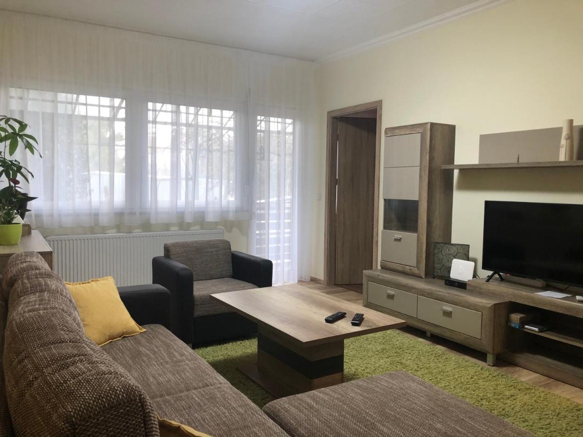 Galeria Deluxe Apartman Mezőkövesd Exterior foto