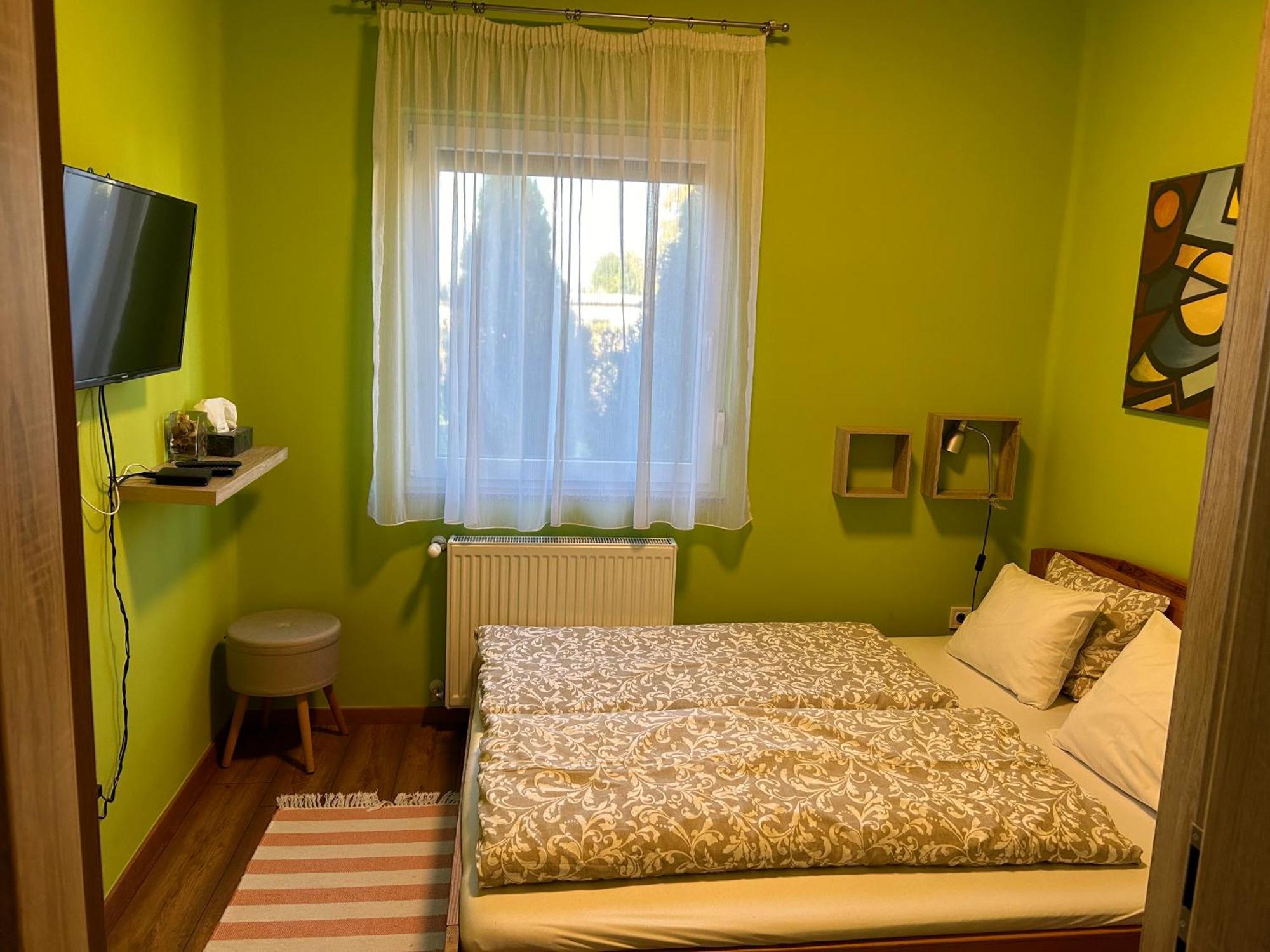 Galeria Deluxe Apartman Mezőkövesd Exterior foto